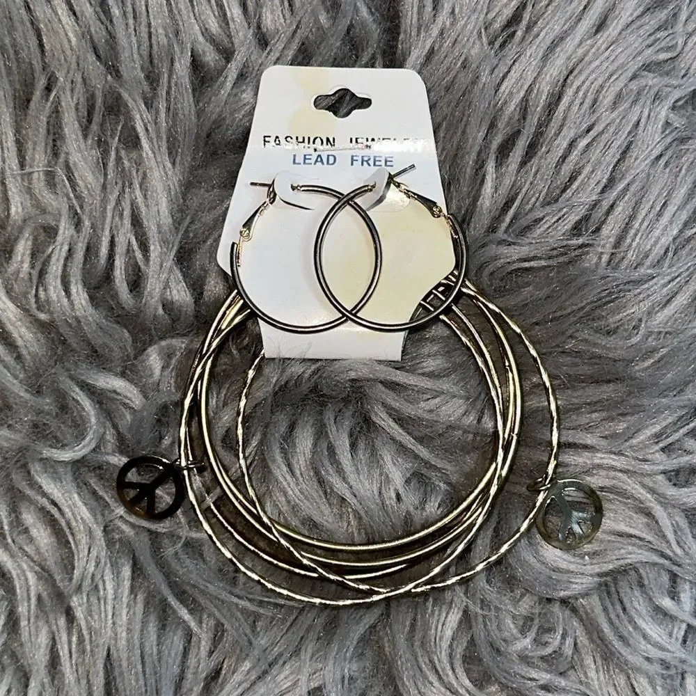 Women’s Gold Tone Bangle Bracelets & Earrings Set – Fashion Jewelry Unbranded